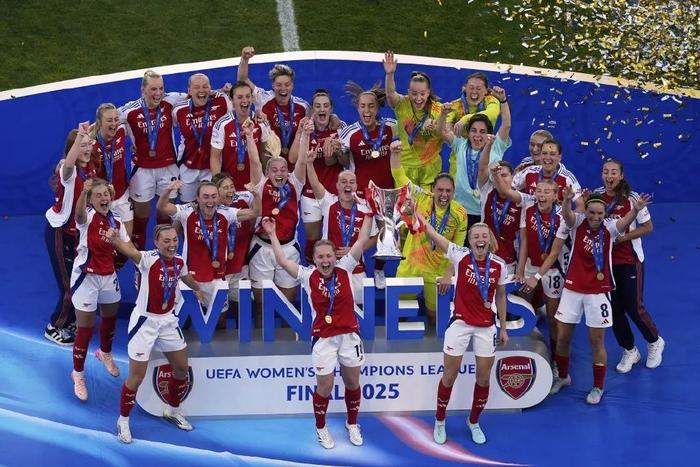 关于阿森纳客场大胜，取得欧冠资格的希望大增的信息