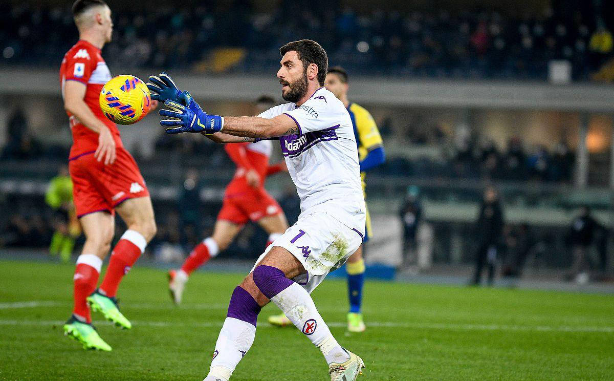 包含佛罗伦萨客场战平，保住不败纪录的词条