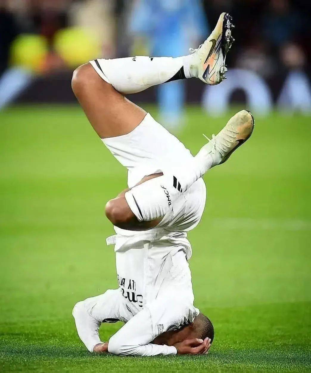 关于姆巴佩回归赛场，突破纪录首场状态亮眼，IG观众沸腾！的信息