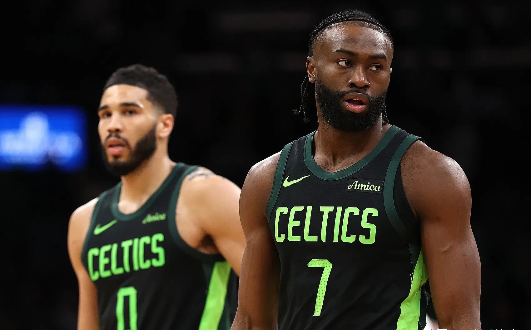 关于东契奇官方宣布重要助攻新规，利物浦引发争议！的信息